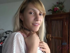 Amateur, Blonde, Doigter, Petite amie, Huilée, Orgasme, Chatte, Nénés