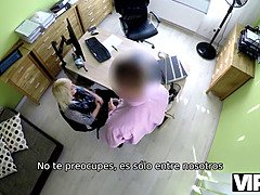 Sexy teen desnudas for cash in Czech casting for Vip4K!