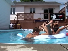 Blonde, Brunette brune, Tir de sperme, Faciale, Groupe, De plein air, Réalité