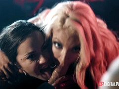 Blonde, Plantureuse, Bâillonner, Talons, Époux mari, Léchez, Maigrichonne, Gicler