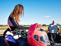 Blasen, Hundestellung, Doppelpenetration, Aufs gesicht abspritzen, Behaart, Im freien, Muschi, Flotter dreier