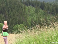 Tetas grandes, Club, Vestido, Europeo, Al aire libre, Público, Solo, Bajo la falda