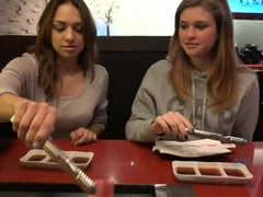 Enthousiasteling, Voeten fetish, Hd, Lesbisch, Masseren, Gezichtspunt, Mager, Tieten likken