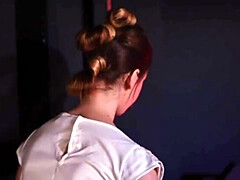 In den arsch, Braunhaarige, Frau, Fingern, Klaffend, Hd, Rasiert, Solo