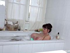 Leie, Tussi, Grosse titten, Braunhaarige, Massage, Reif, Dusche, Titten