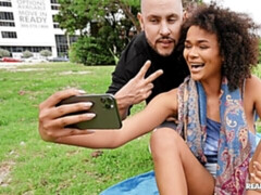 Amateur, Grosse bite, Sucer une bite, En levrette, Noir ébène, Seins naturels, De plein air, Nénés