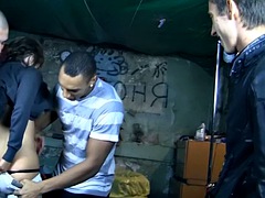 Sucer une bite, Double pénétration, Partouze, Groupe, De plein air, Adolescente, Nénés