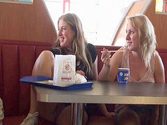 Минет, На публике