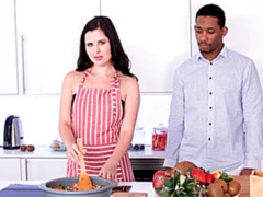 Любители, Большой член, Минет, Платье, Каблуки, Межрасовый секс, Милф, Сиськи