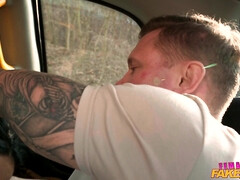 Sucer une bite, Brunette brune, Voiture, Tchèque