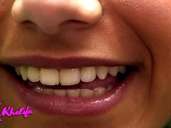 Arabisch, Braunhaarige, Vollbusig, Massage, Masturbation, Büro, Solo, Titten