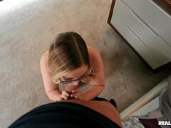 Sucer une bite, Rondelette, Seins flasques, Pute, Nénés