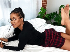 Bruinharig, Zwart, Harig, Handbeurt, Masturbatie, Rok, Alleen, Tiener