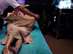 Nana, Japonaise, Massage