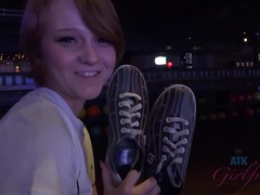 Enthousiasteling, Vingeren, Vriendin, Orgasme, Buiten, Gezichtspunt, Kort haar, Rok