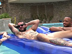 Anal, Nana, Bikini, Bisexuelle, Double pénétration, De plein air, Tatouage, Plan cul à trois