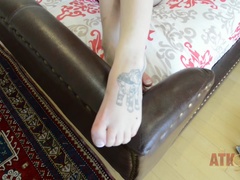 デカパイ, 茶髪の, 指いじり, 目瞪口呆, 小柄, オマンコ, 剃毛, オッパイの