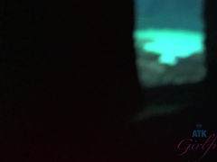 Amateur, Doigter, Exhib, Petite femme, Jupe, Fumer, Nénés, Sous la jupe