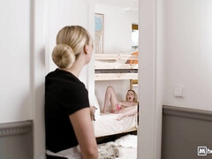 Nana, Sucer une bite, Plantureuse, Tromperie, Gorge profonde, Chatte, Réalité, Nénés