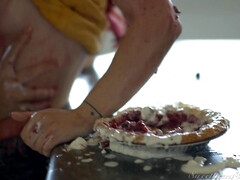 Kont, Bruinharig, Spijkerbroeken, Keuken, Lesbisch, Doordringend, Kut duiken, Tieten likken