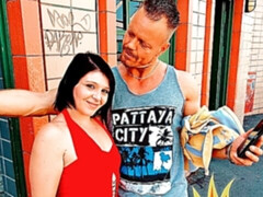 Gros cul, Grosse bite, Sucer une bite, Brunette brune, Mère que j'aimerais baiser, De plein air, Public, Nénés