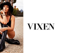 Culo grande, Verga grande, Tetas grandes, Mamada, Morena, Estilo perrito, Al aire libre, Cabello corto