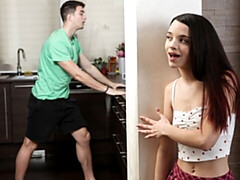 18 ans, Cul, Grosse bite, Sucer une bite, En levrette, Seins naturels, Petite femme, Nénés