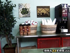Sammie Spades cheats on her husband with Marco Banderas in this steamy Brazzers video