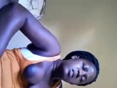 African lady masturbates till she squirts