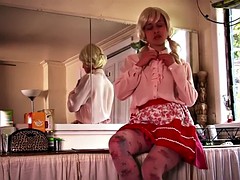 Girls Out West - Sexy Aussie blondie masturbates