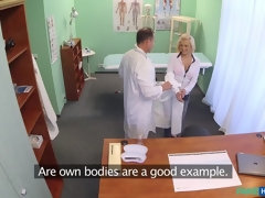 Medical student gets her first anatomy lesson