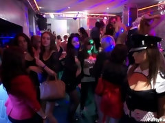 Grote lul, Pijpbeurt, Naakte man aangeklede vrouw, Lul, Interraciaal, Ondergoed, Orgie, Feest