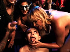 Grosser schwanz, Braunhaarige, Sperma im mund, Spermaladung, Aufs gesicht abspritzen