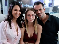 Blonde, Sucer une bite, 2 femmes 1 homme, Poilue, Branlette thaïlandaise, Élève, Jupe, Plan cul à trois