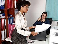 18 jahre, Grosser schwanz, Hundestellung, Interrassisch, Natürlichen titten, Büro, Jungendliche (18+), Titten