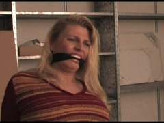 Enthousiasteling, Bondage discipline sadomasochisme, Grote mammen, Blond, Vrouw, Hakken, Softcore pornografie, Vastgebonden