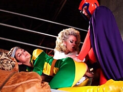 Grosser arsch, Grosser schwanz, Grosse titten, Blasen, Hundestellung, Frau frau mann, Milf