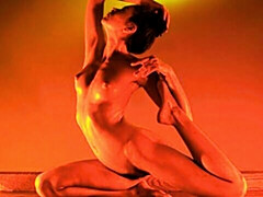 Sweet hottie Alissa Foxy shows off her flexible body shape