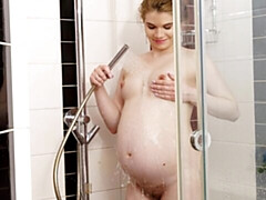 18 jahre, Leie, Grosser arsch, Fingern, Masturbation, Natürlichen titten, Pool, Schwanger