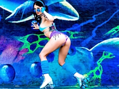 Gros cul, Grosse bite, Gros seins, Sucer une bite, Brunette brune, En levrette, Double pénétration, Interracial