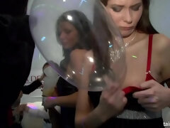 Gek, Erotisch, Groep, Hardcore, Orgie, Feest, Openbaar, Tieten likken