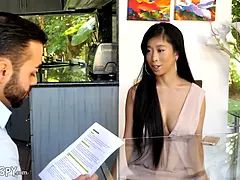 Asiatisch, Grosser schwanz, Grosse titten, Aufs gesicht abspritzen, Lecken, Massage, Titten, Spanner