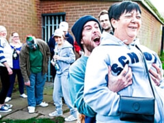 Grosser arsch, Grosser schwanz, Grosse titten, Blasen, Braunhaarige, Hundestellung, Milf, Öffentlich