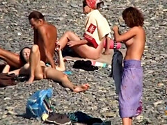 Leie, Hundestellung, Gruppe, Im freien, Öffentlich, Tätowierung, Jungendliche (18+), Titten