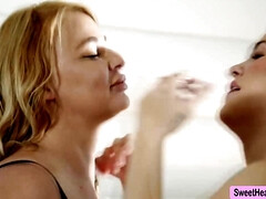 18 jahre, Grosse titten, Blondine, Hd, Lesbisch, Lingerie, Milf, Jungendliche (18+)