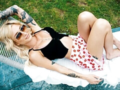 18 años, Culo grande, Verga grande, Tetas grandes, Rubia, Mamada, Estilo perrito, Flaco