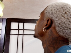 Noire, En levrette, Noir ébène, Fétiche, Hard, Embrassement, Piercing, Fessée