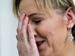 Blasen, Geile alte tussi, Spermaladung, Fingern, Oma, Handjob, Masturbation, Reif