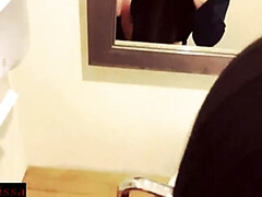 Sucer une bite, Brunette brune, Éjaculer dans la bouche, Tir de sperme, En levrette, Hard, Avaler, Adolescente