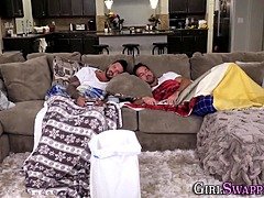 Sucer une bite, Papa, Le plan cul à quatre, Groupe, Branlette thaïlandaise, Hard, Hd, Adolescente